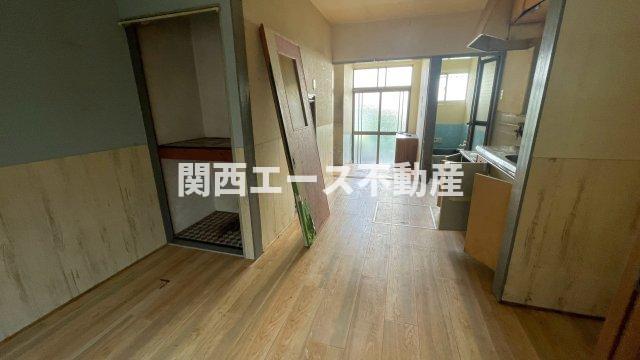 上六万寺町貸家の居間写真