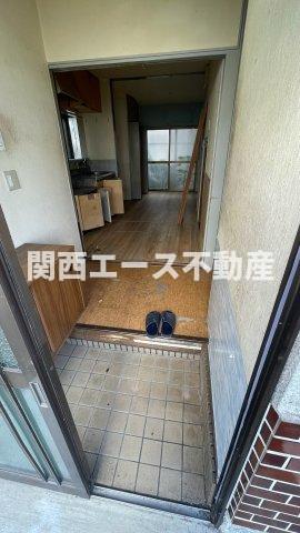上六万寺町貸家の玄関写真