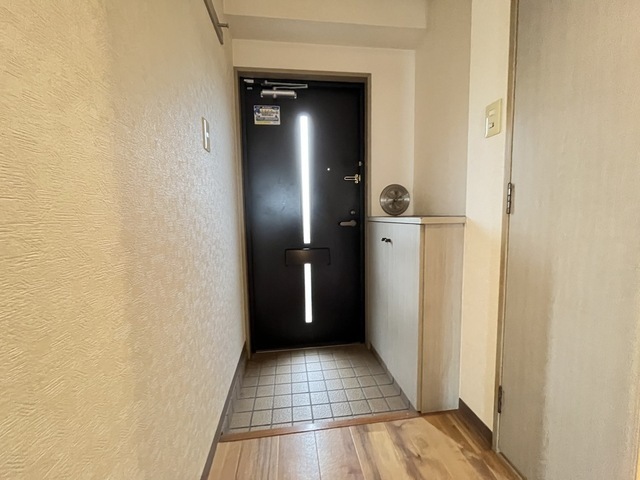 玄関　写真は違う号室です。