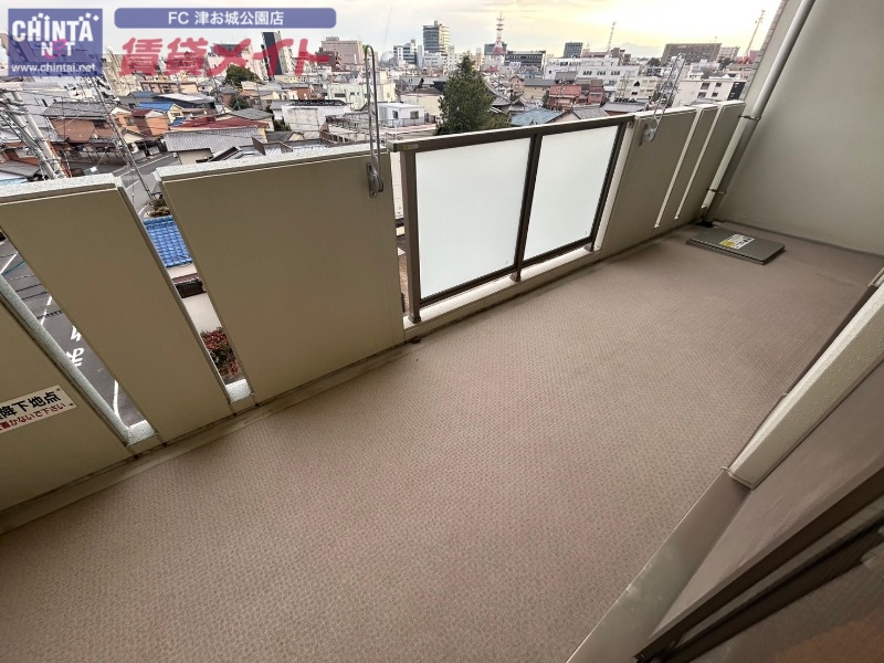 バルコニー　同じ物件、別部屋の写真です
