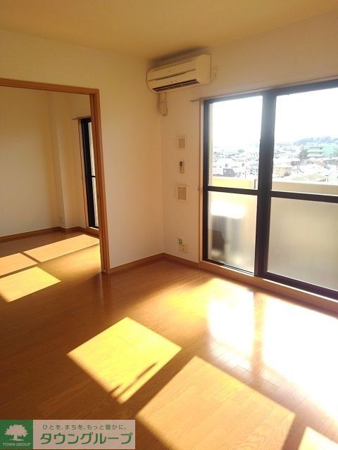 桜並木パークマンションの居間写真