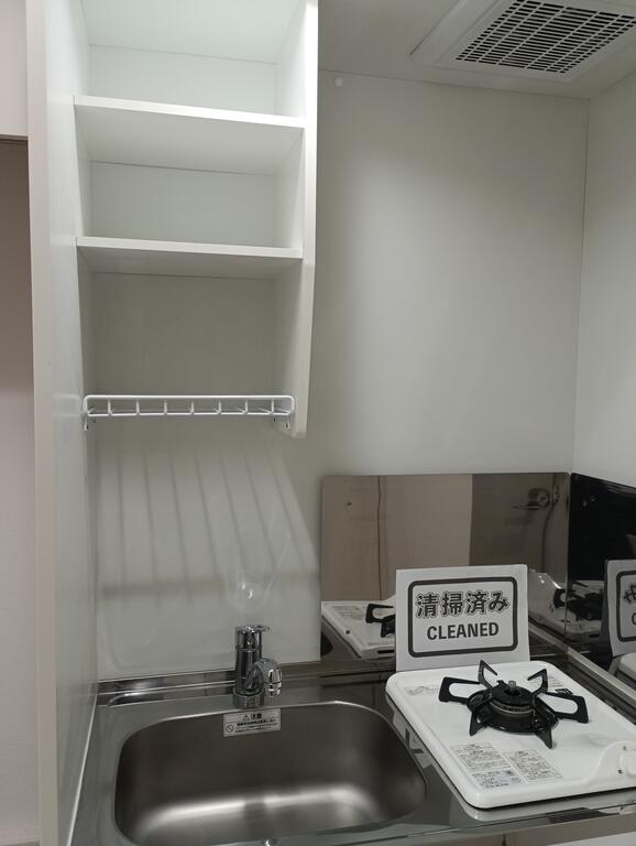 キッチン　収納も上下にあります。