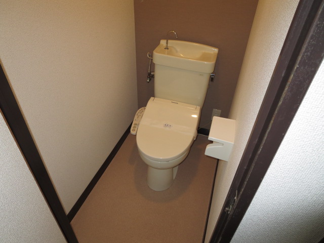 阪急京都線 西山天王山駅 徒歩13分 3階建 築42年のトイレ写真