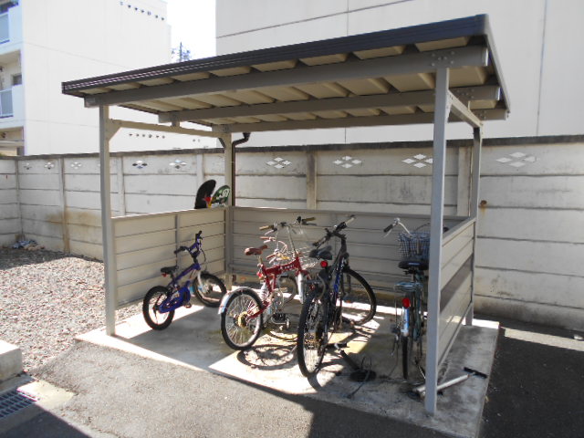 駐車場　駐輪場（共用）完備