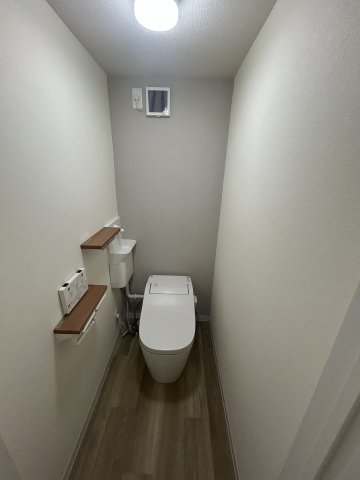 世田谷区松原一丁目戸建のトイレ写真