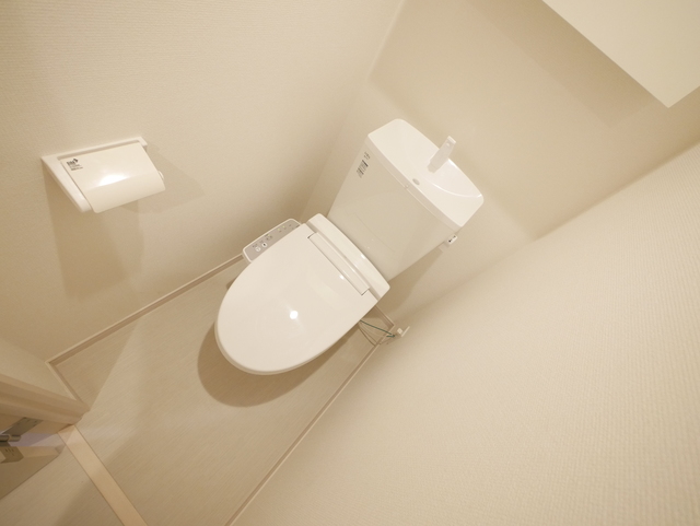 トイレ　★あってうれしい温水洗浄便座付のトイレです★