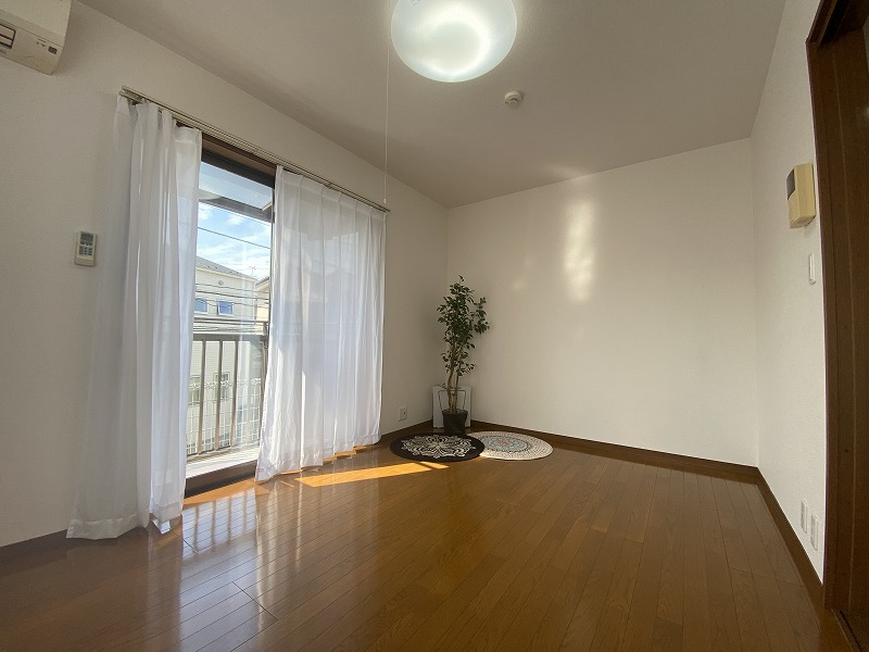 居室・リビング　※参考写真※南西向き洋室6.2帖☆バルコニーに繋がる角部屋の