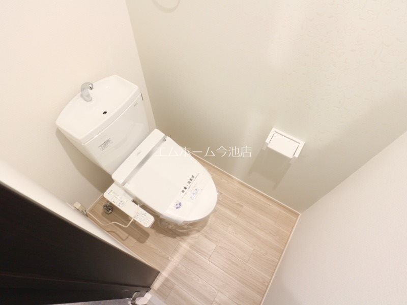 トイレ　温水洗浄暖房便座付トイレ