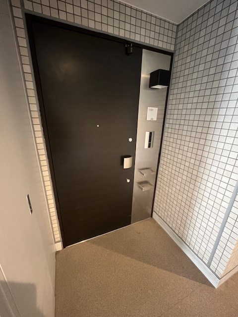 ＪＲ中央線 市ケ谷駅 徒歩4分 11階建 築22年の玄関写真