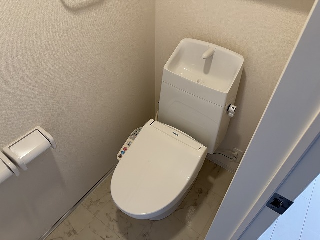 ＪＲ常磐線 泉駅 徒歩18分 2階建 築8年のトイレ写真