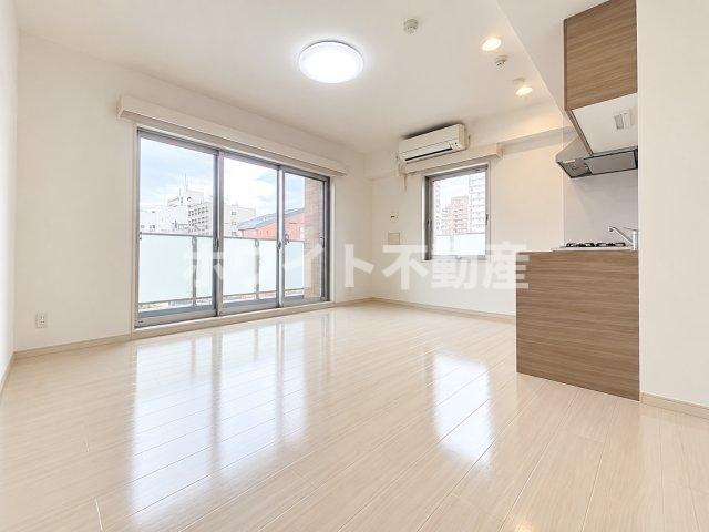 ＪＲ大阪環状線 鶴橋駅 徒歩2分 8階建 築8年の居間写真