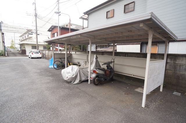 その他共有部分　雨の日でも安心して止められる屋根付の駐輪場です☆