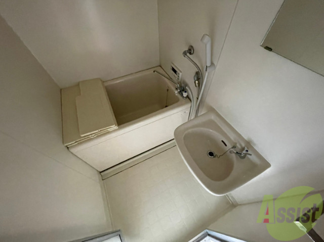 バス・シャワールーム　バス・トイレ別でお掃除しやすいですよ～。