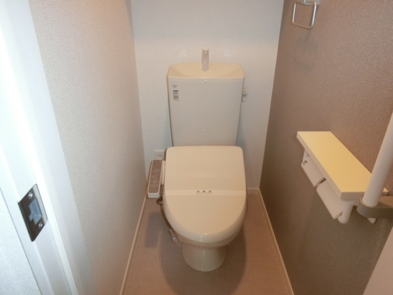 ＪＲ山陽本線 西明石駅 徒歩9分 2階建 築6年のトイレ写真