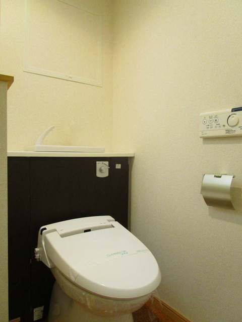 多摩都市モノレール 高幡不動駅 徒歩1分 4階建 築14年のトイレ写真