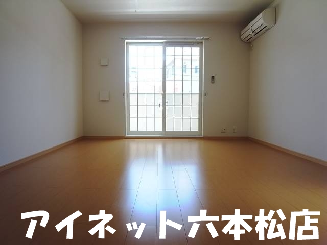 居室・リビング　広々としていいですね。