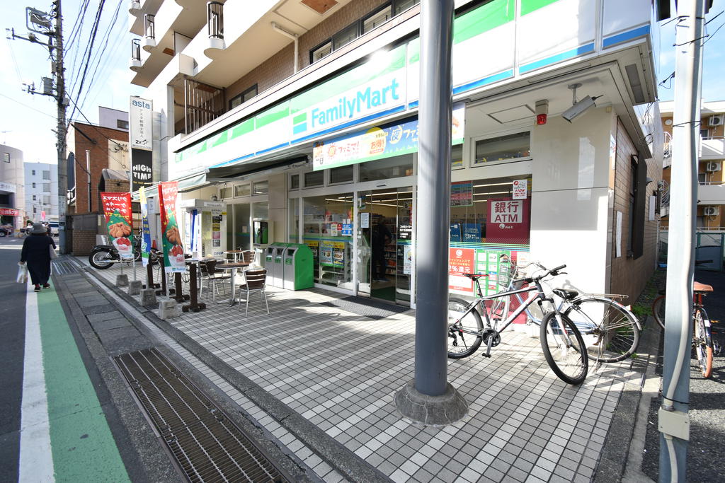 コンビニ　ファミリーマート向ケ丘遊園南口店（コンビニ）まで400m