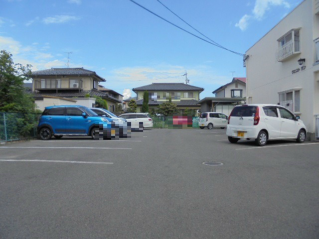 【長野市大字富竹のアパートの駐車場】