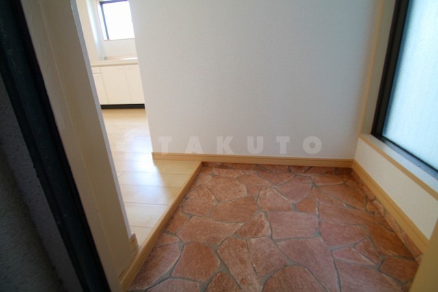 玄関　写真は２０７号室