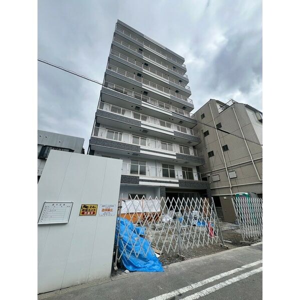 CREST NISHIKUJYOの建物外観