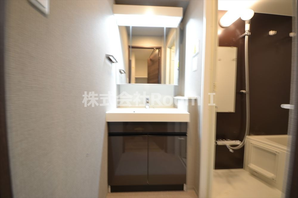 洗面設備　脱衣スペースもあります