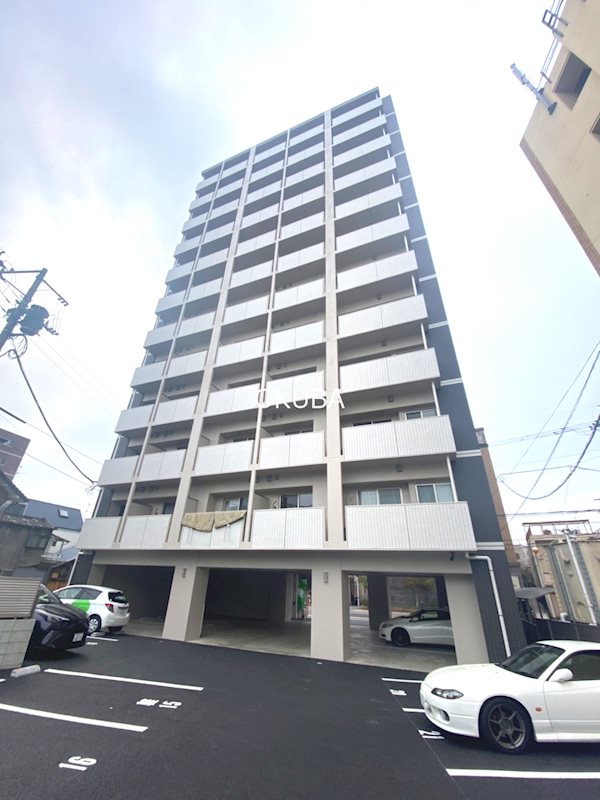 熊本市中央区黒髪のマンションの建物外観