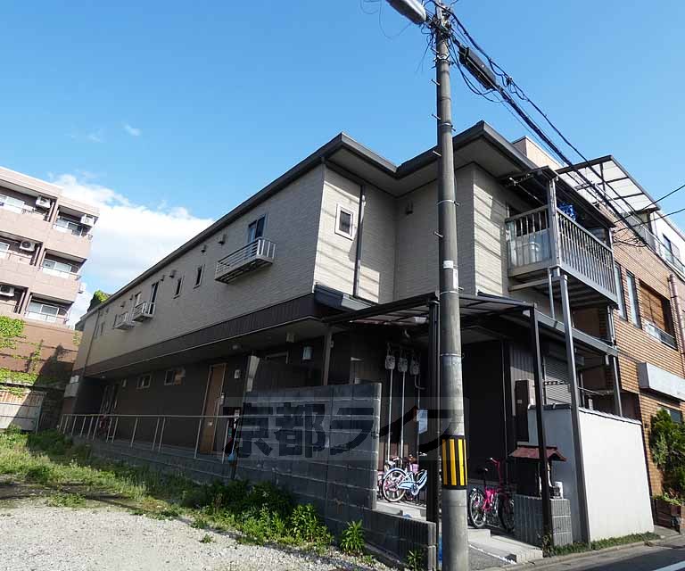 京都市東山区上堀詰町のアパートの建物外観