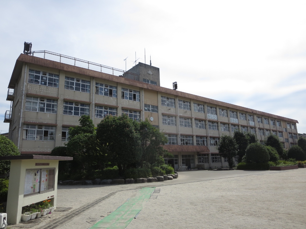 【クリエイティブ B棟の小学校】