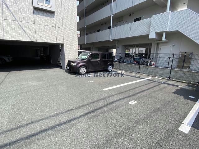 駐車場　駐車場