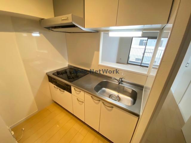 キッチン　※同型反転タイプ