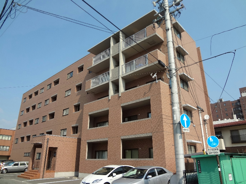 【松本市本庄のマンションの建物外観】