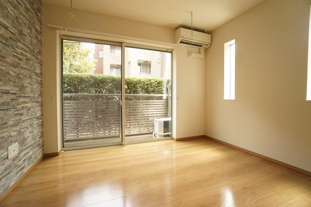 居室・リビング　他部屋参考写真です。