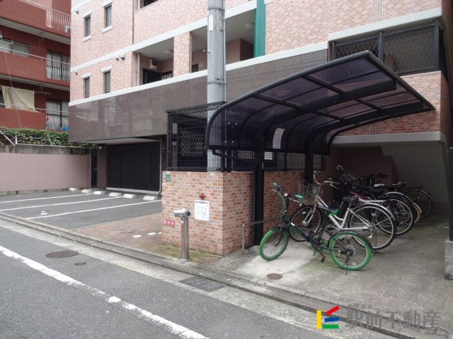 【福岡市中央区高砂のマンションのエントランス】