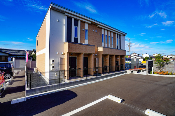 岡山市東区河本町のアパートの建物外観