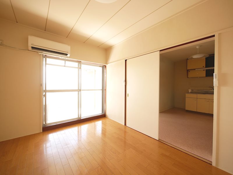 居室・リビング　南側洋室６帖