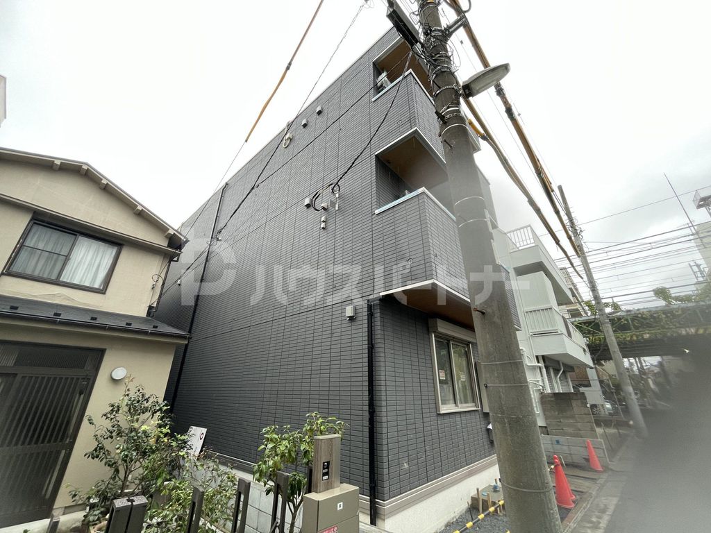 【荒川区荒川のアパートの建物外観】