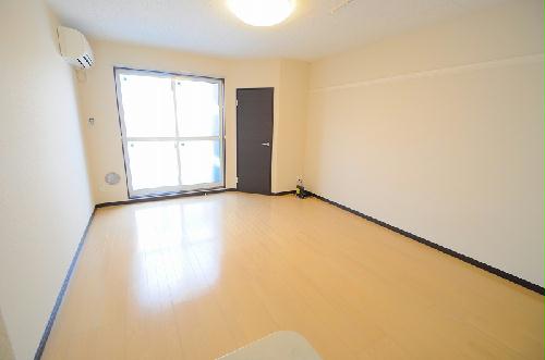 居室・リビング　お部屋によって家具家電が付いてる部屋もあります！！