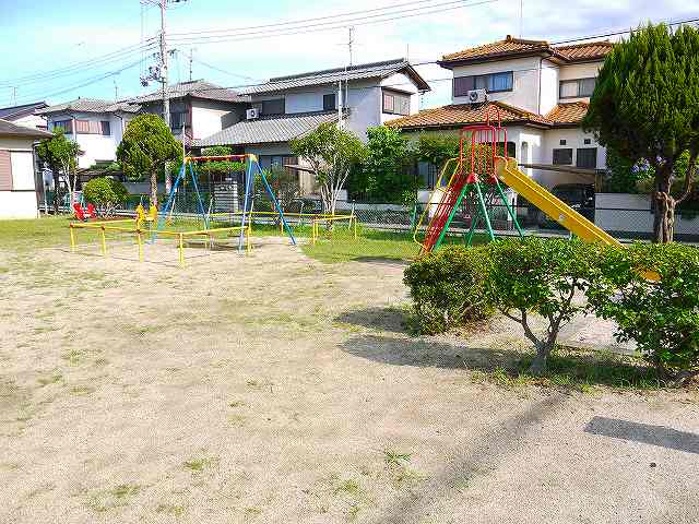 【天理市嘉幡町のアパートの公園】