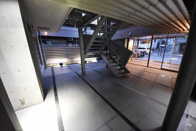 【渋谷区渋谷のマンションのロビー】