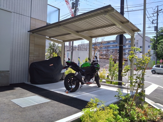 【LIME RESIDENCE HIGASHINAKAYAMAの駐車場】