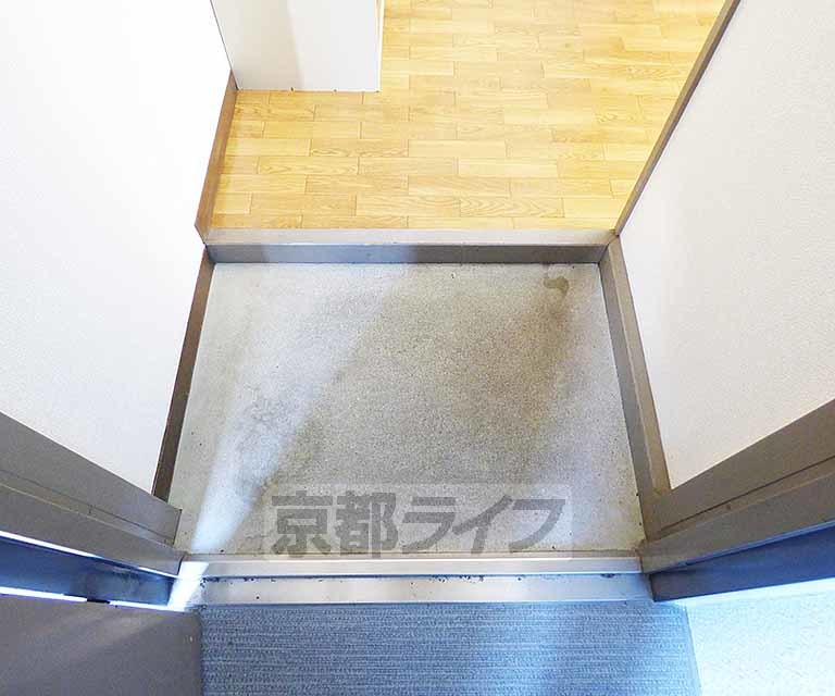 【京都市上京区室町頭町のマンションの玄関】