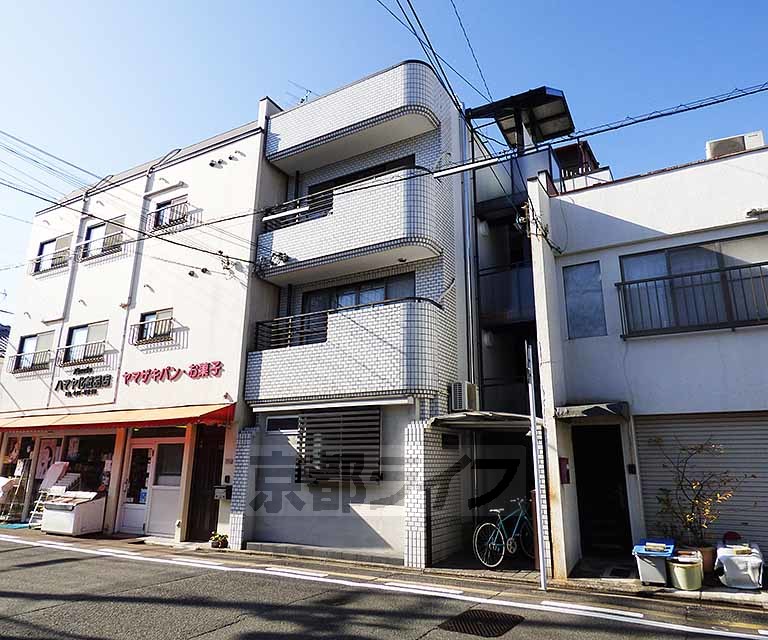 京都市上京区室町頭町のマンションの建物外観