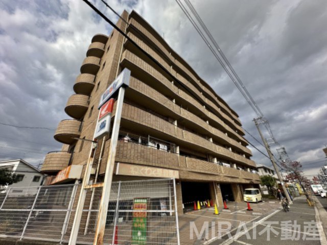 富田林市甲田のマンションの建物外観