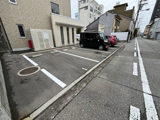 【セントラルフィールド　Ｃｅｎｔｒａｌ　ｆｉｅｌｄの駐車場】