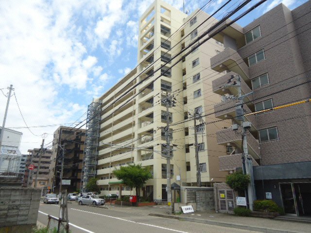 コープ野村川端町　B棟の建物外観