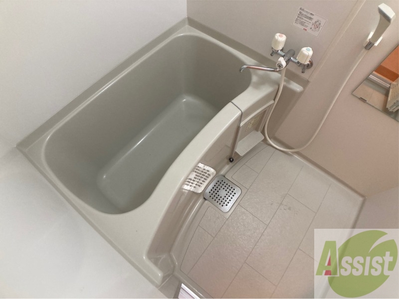 バス・シャワールーム　ユニットバスです。疲れを癒すのに欠かせませんね！