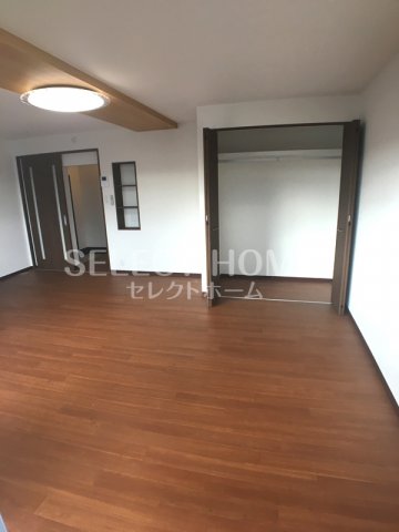 その他部屋・スペース　広くて明るい寝室