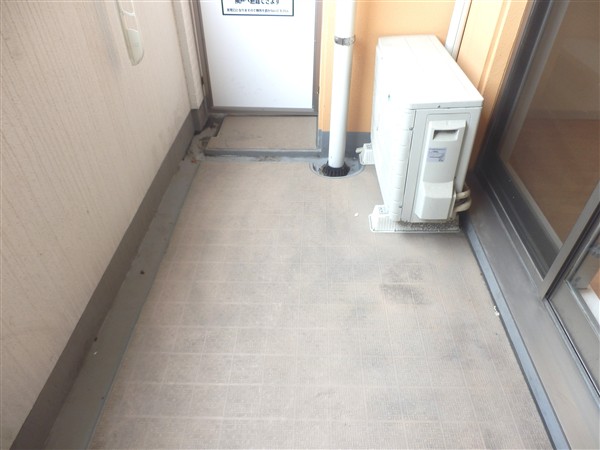 バルコニー　陽あたりのよいバルコニー