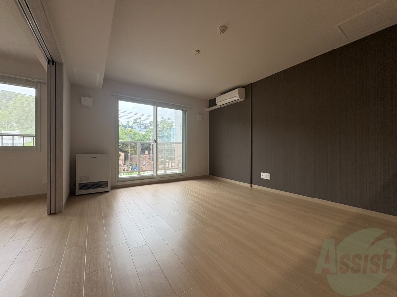 居室・リビング　広々としたリビングですね。使い勝手がよさそうですね！