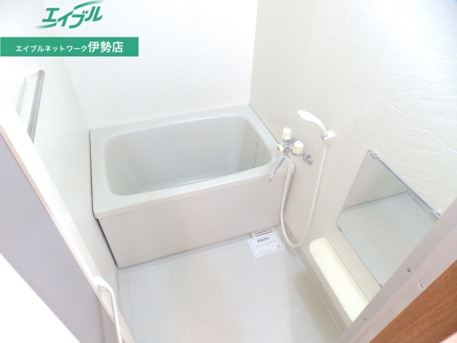 バス・シャワールーム　同物件別部屋のお写真です。